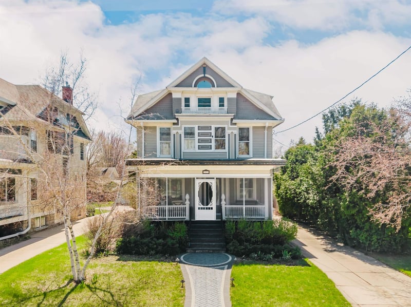 1021 Washington Ave, Oshkosh, WI 54901-5353