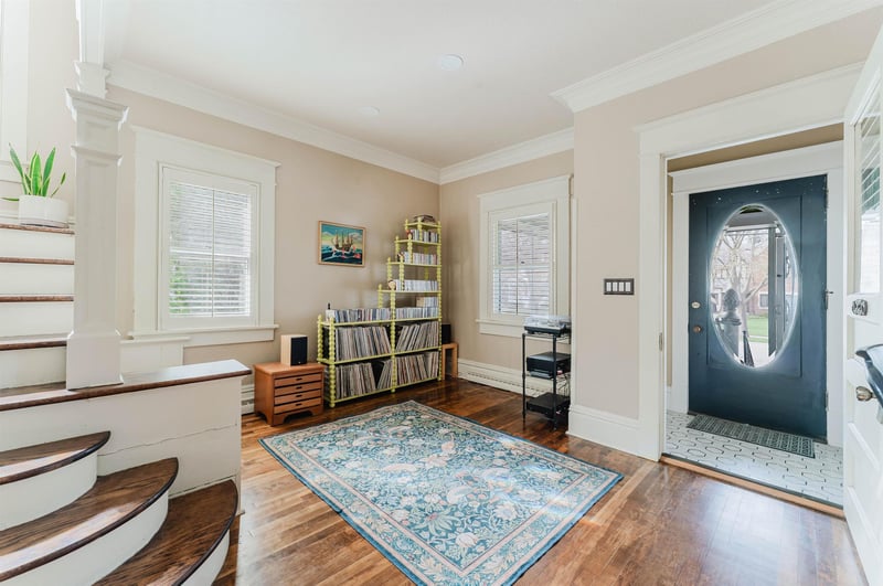 1021 Washington Ave, Oshkosh, WI 54901-5353