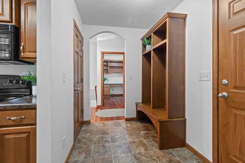 W6181 Sherwood Point Dr, Greenville, WI 54942