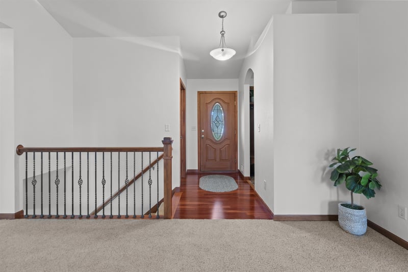 W6181 Sherwood Point Dr, Greenville, WI 54942