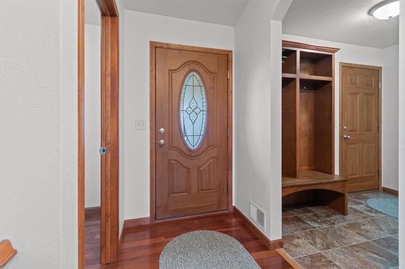 W6181 Sherwood Point Dr, Greenville, WI 54942