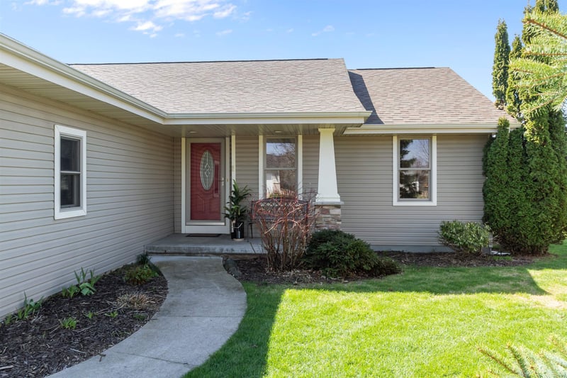 W6181 Sherwood Point Dr, Greenville, WI 54942