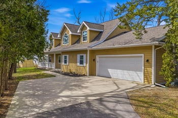 6121 Sandy Cv, Luxemburg, WI 54217