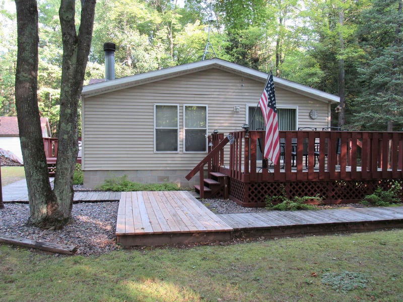 15590 Valentine Ln, Mountain, WI 54149