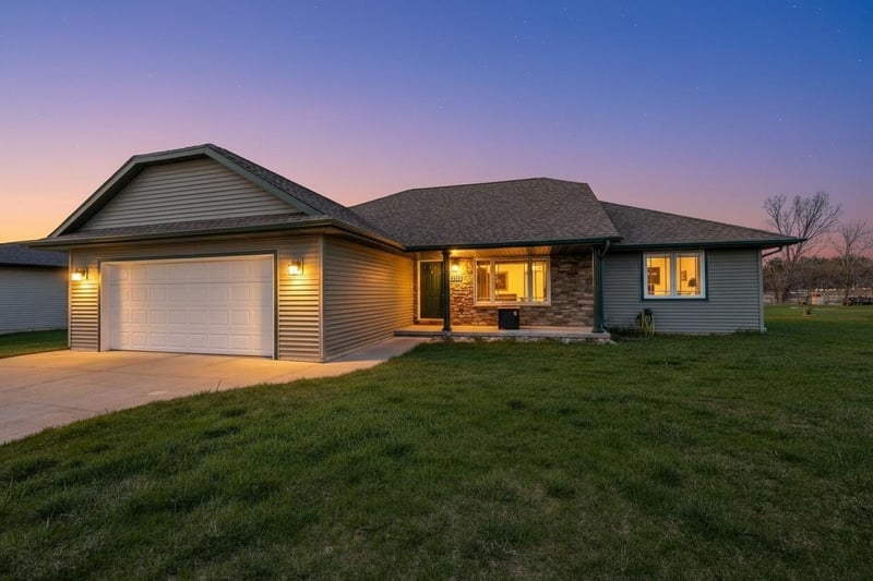2137 Klondike Rd, Green Bay, WI 54311