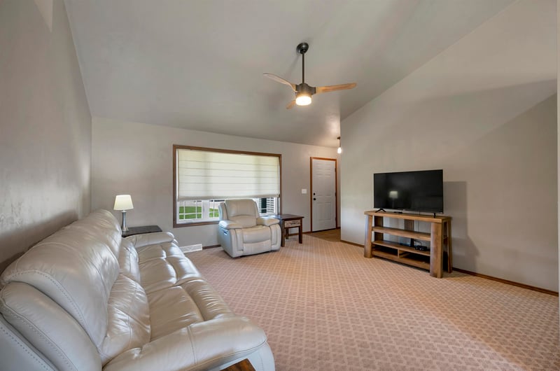 2137 Klondike Rd, Green Bay, WI 54311