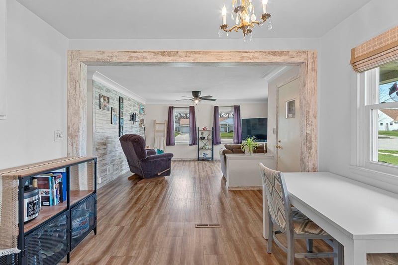 1295 Hickory Hill Dr, Green Bay, WI 54304