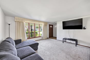 1715 Beaver Dam Dr, Green Bay, WI 54304-2003