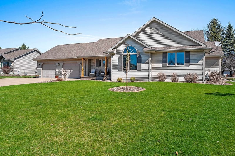 2776 Steamboat Springs Rn, Green Bay, WI 54313
