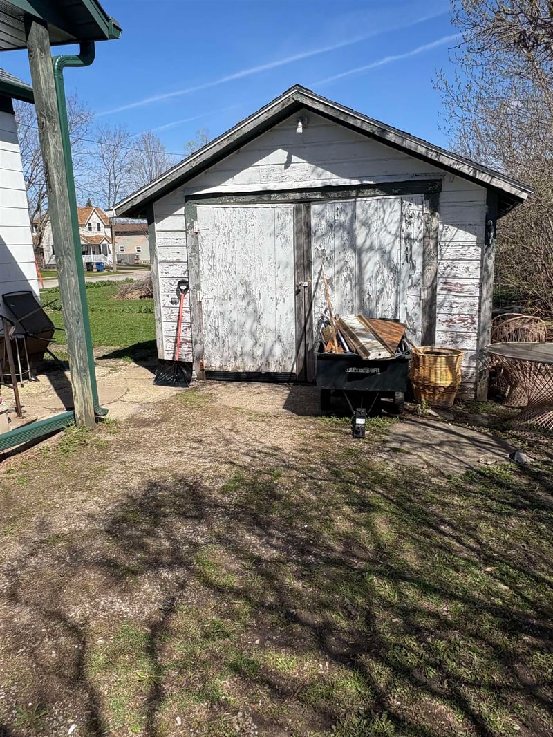 233 Larrabee St, Omro, WI 54963