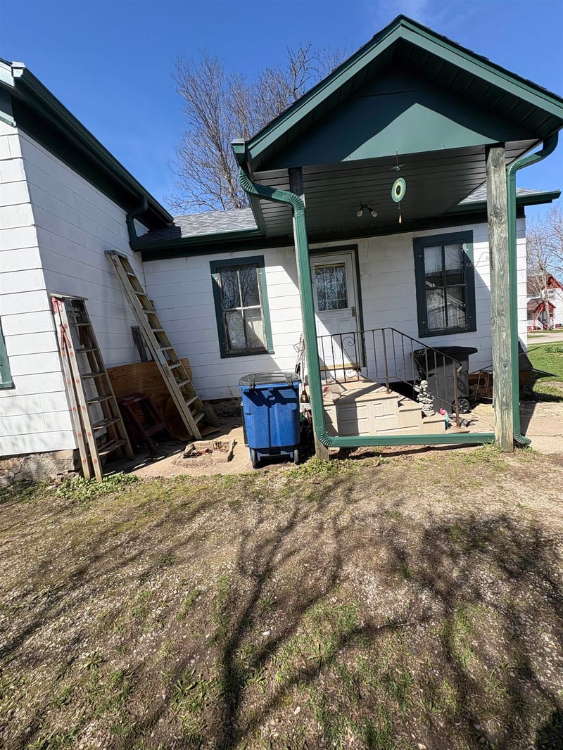 233 Larrabee St, Omro, WI 54963