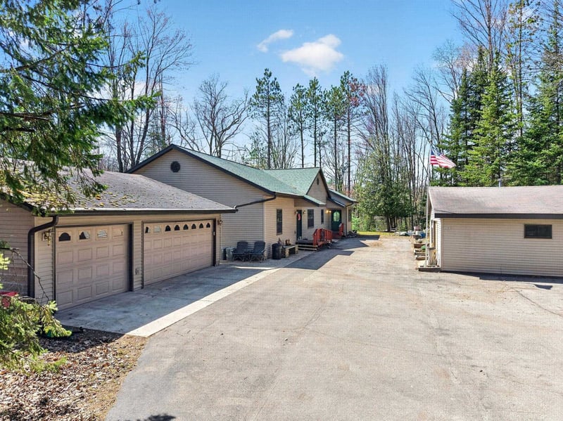 16503 Thelen Rd, Mountain, WI 54149