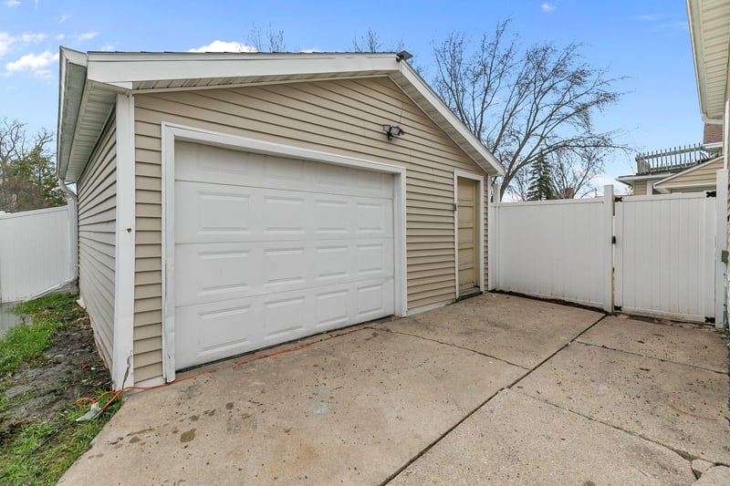 438 Baird St, Green Bay, WI 54301