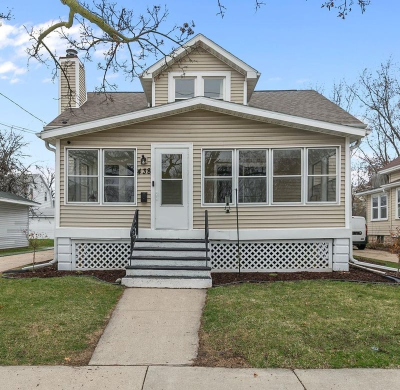 438 Baird St, Green Bay, WI 54301