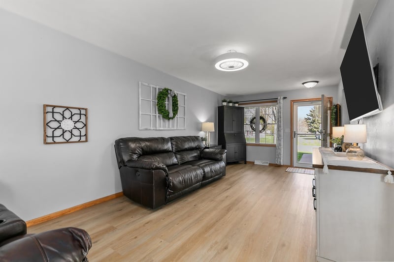 223 Allen Ave, Oshkosh, WI 54901-1953