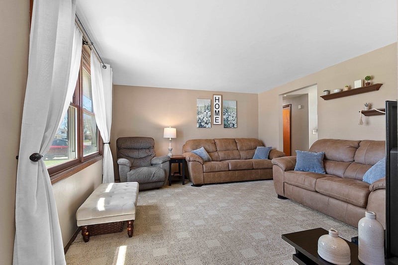 2589 Van Beek Rd, Green Bay, WI 54311-5512