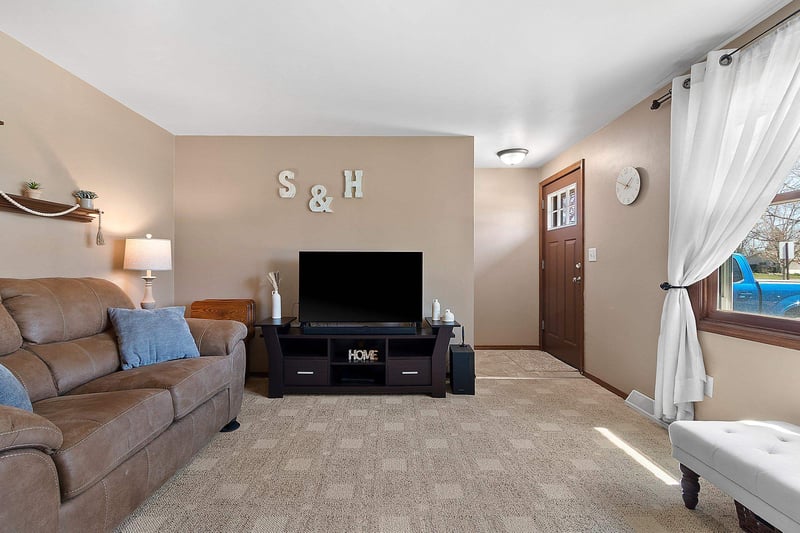 2589 Van Beek Rd, Green Bay, WI 54311-5512