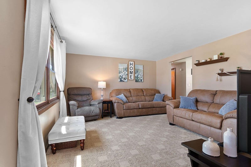 2589 Van Beek Rd, Green Bay, WI 54311-5512