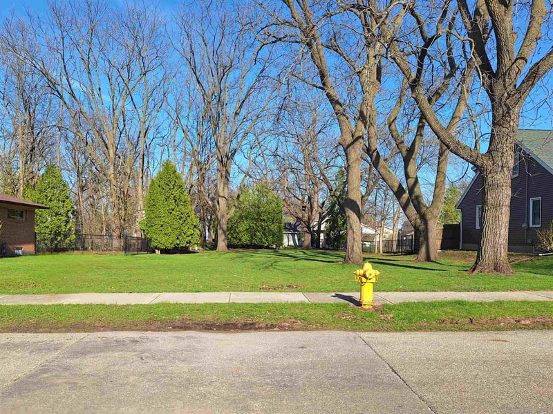 2008 Nebraska St, Oshkosh, WI 54902