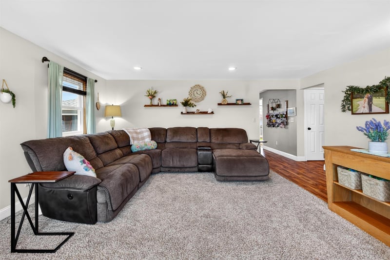 2505 Laverne Ln, Kaukauna, WI 54130-3430
