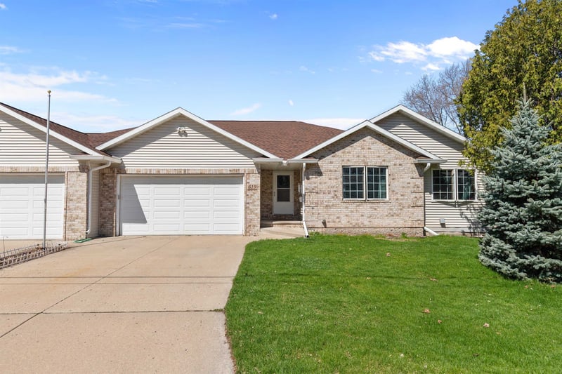 619 Knight Ave, Neenah, WI 54956