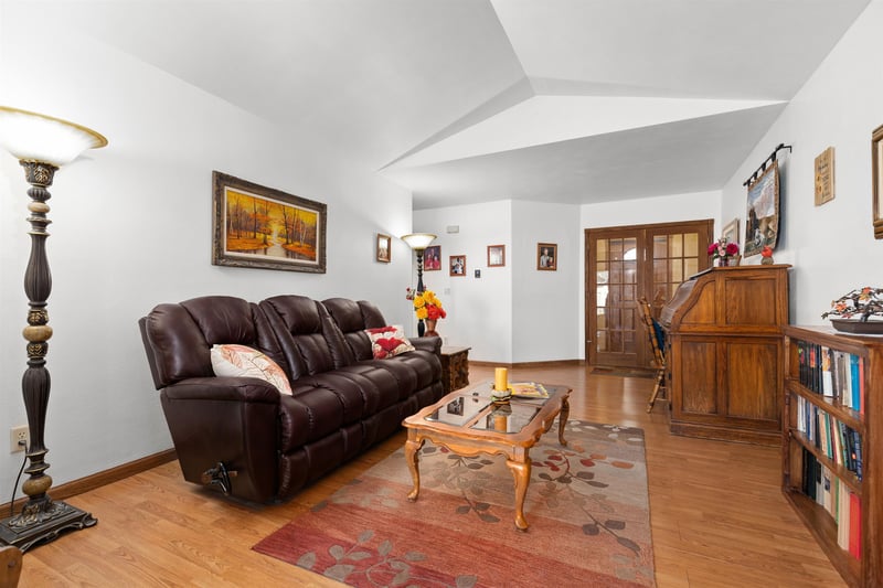 619 Knight Ave, Neenah, WI 54956