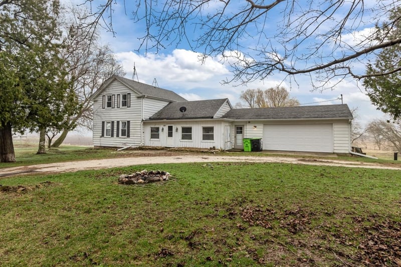 W907 Foundry Rd, New Holstein, WI 53061-9767