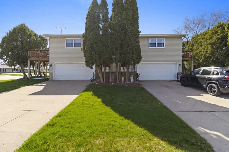 1395 Inverness Ln, Neenah, WI 54956