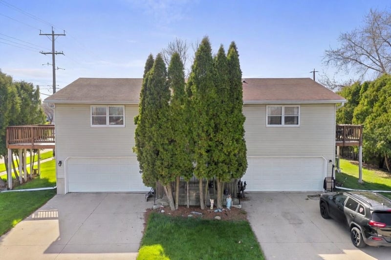1395 Inverness Ln, Neenah, WI 54956
