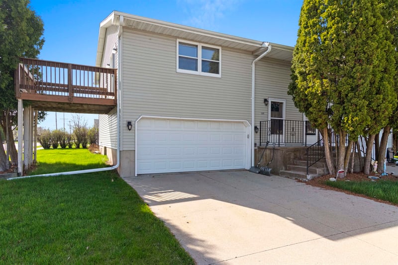 1395 Inverness Ln, Neenah, WI 54956