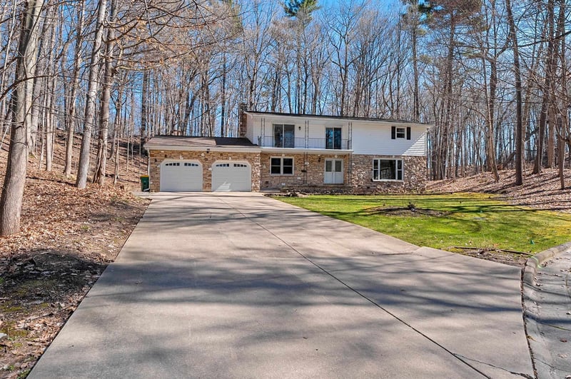 383 Swiss Hill Dr, Green Bay, WI 54302-4324