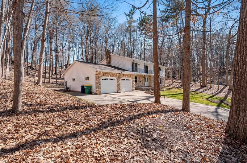 383 Swiss Hill Dr, Green Bay, WI 54302-4324