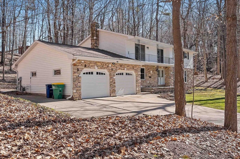 383 Swiss Hill Dr, Green Bay, WI 54302-4324