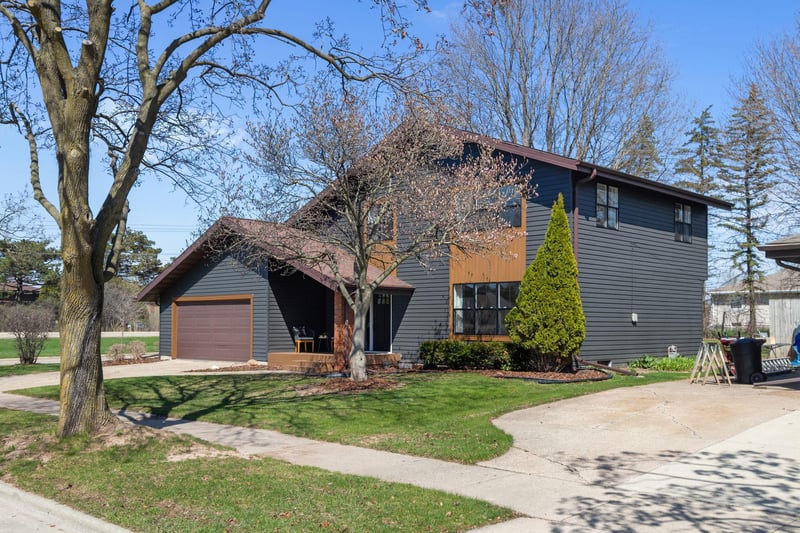 2734 Beechwood Ct, Appleton, WI 54911