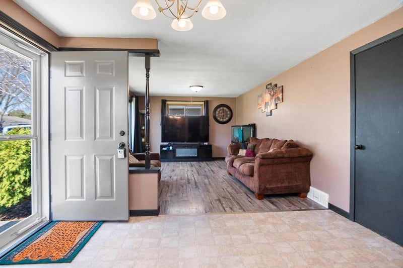 678 Lida Ln, Green Bay, WI 54301