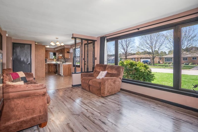 678 Lida Ln, Green Bay, WI 54301