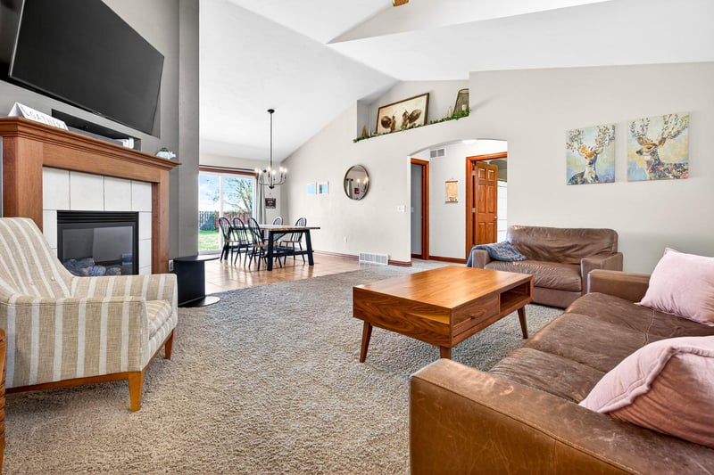 4102 Braeburn Dr, Appleton, WI 54913