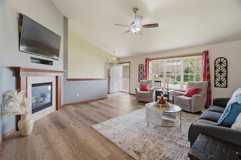 N2369 Holy Hill Dr, Greenville, WI 54942