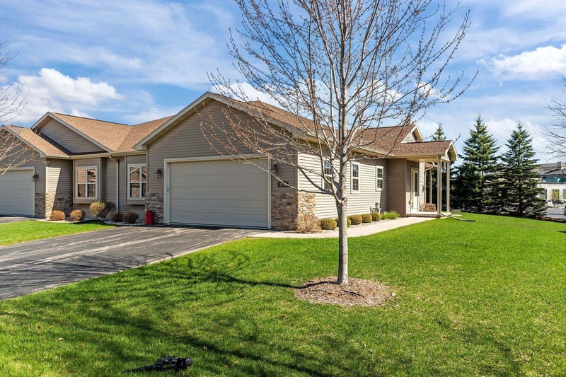 1210 Cameron Cir, Neenah, WI 54956-9808