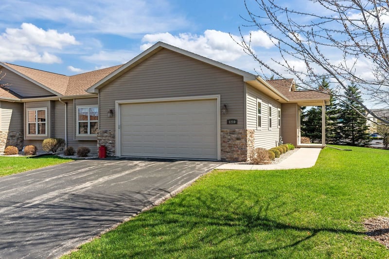 1210 Cameron Cir, Neenah, WI 54956-9808