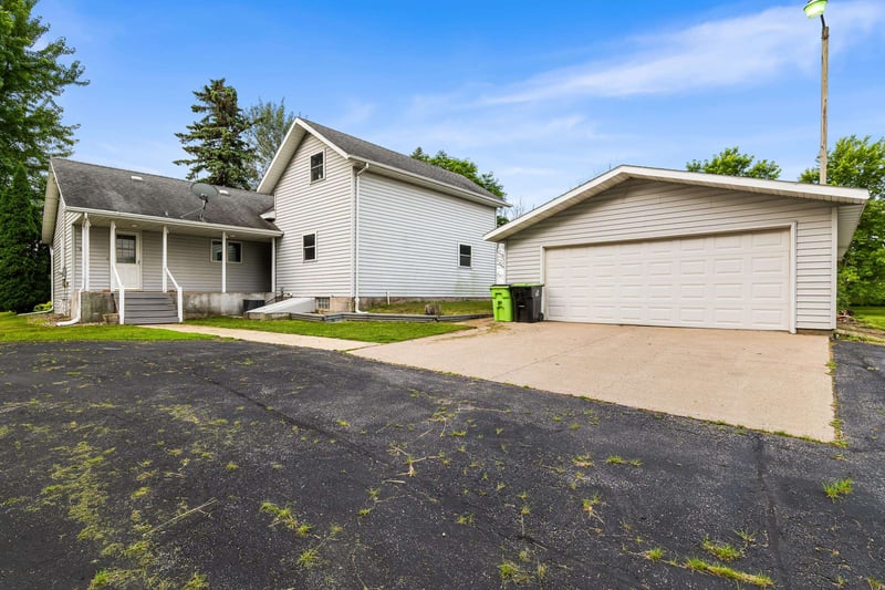 W4344 State Hwy 114, Hilbert, WI 54129-9218