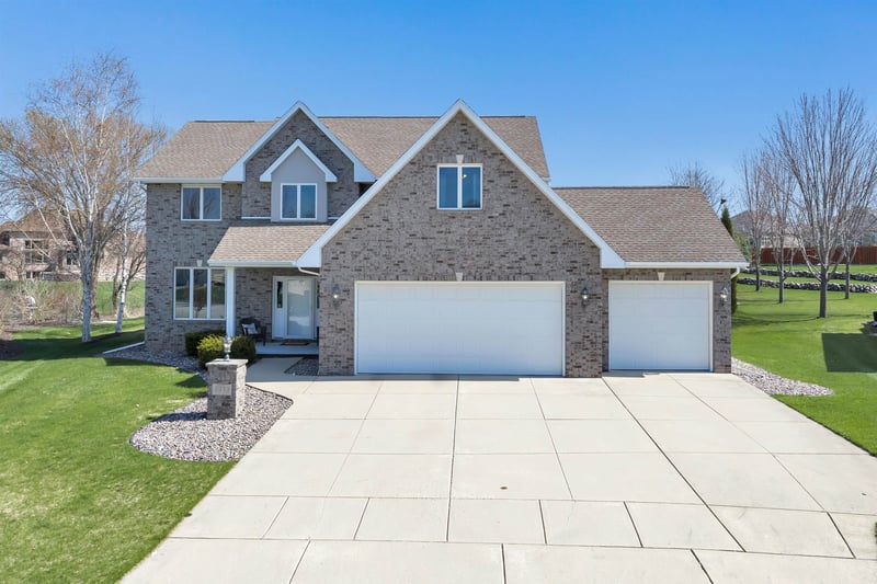 3373 Langdon St, Green Bay, WI 54311-8938