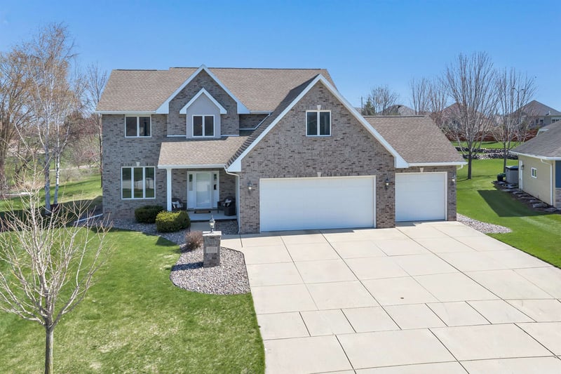 3373 Langdon St, Green Bay, WI 54311-8938