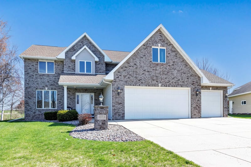 3373 Langdon St, Green Bay, WI 54311-8938