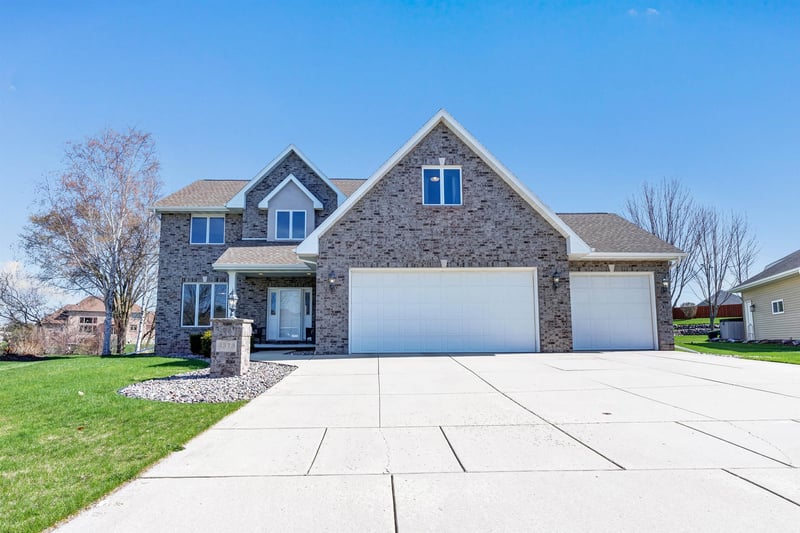 3373 Langdon St, Green Bay, WI 54311-8938