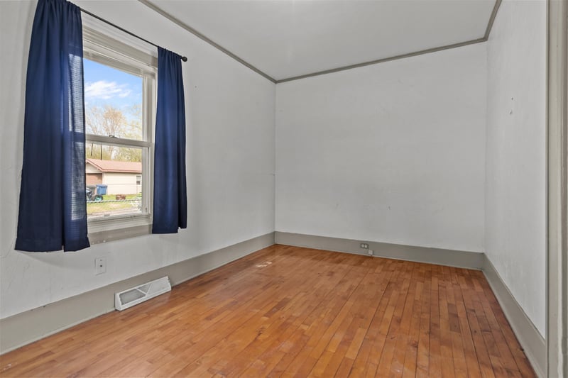 120 Allen Ave, Oshkosh, WI 54901-1952