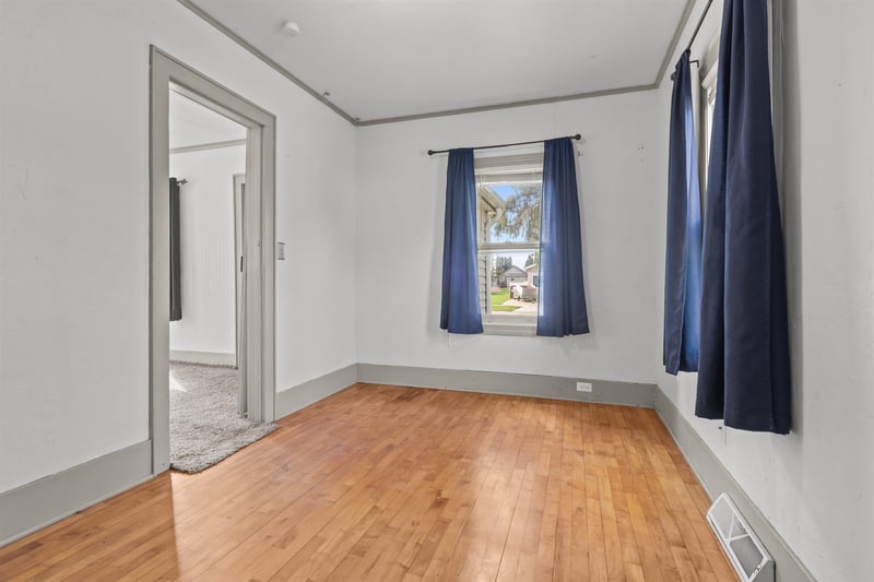 120 Allen Ave, Oshkosh, WI 54901-1952