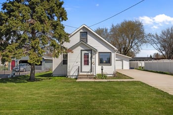 120 Allen Ave, Oshkosh, WI 54901-1952