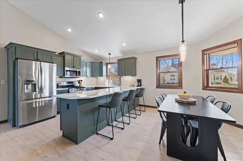 2101 Tenmile Dr, De Pere, WI 54115