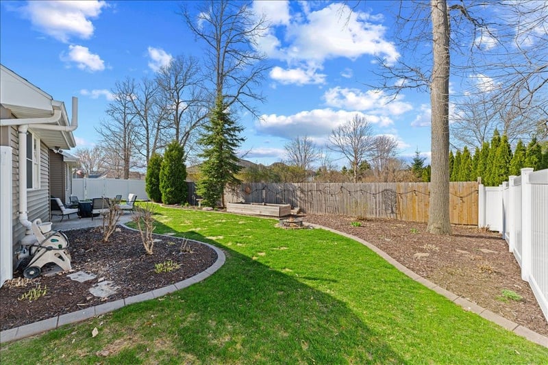 2101 Tenmile Dr, De Pere, WI 54115